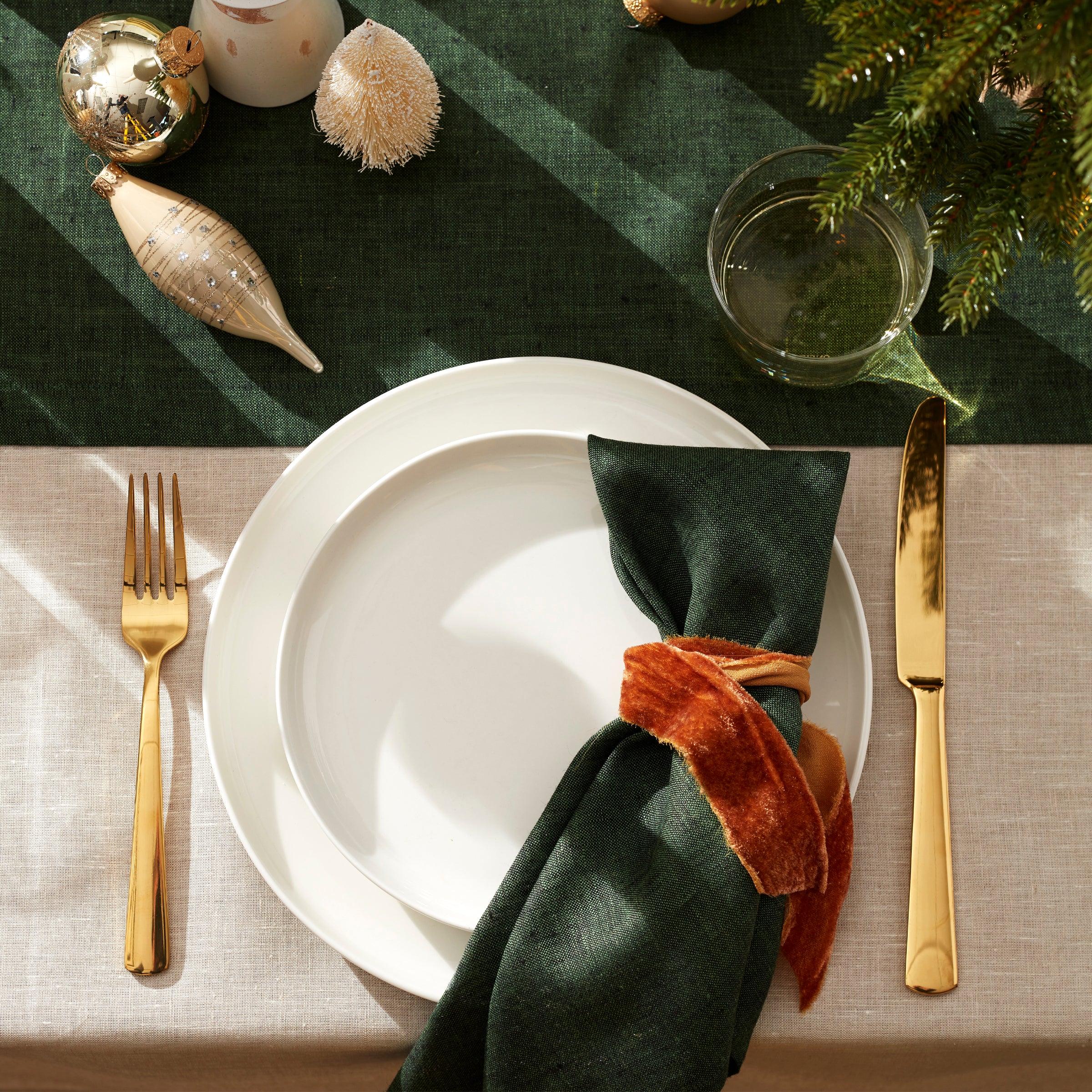 24 Seven White 18-Piece Dinnerware Set